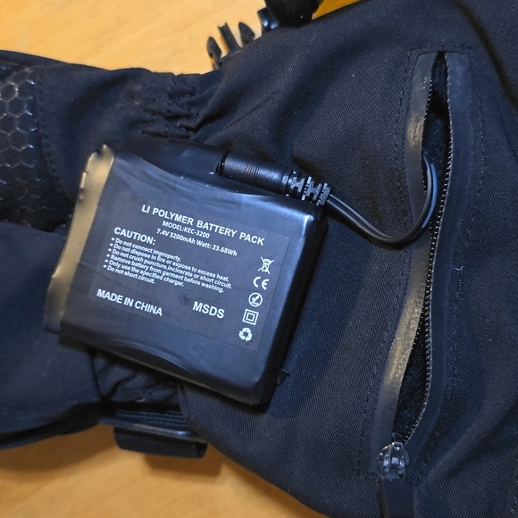 Black Heated Gloves with Charger Size Large - Picture 2 of 4